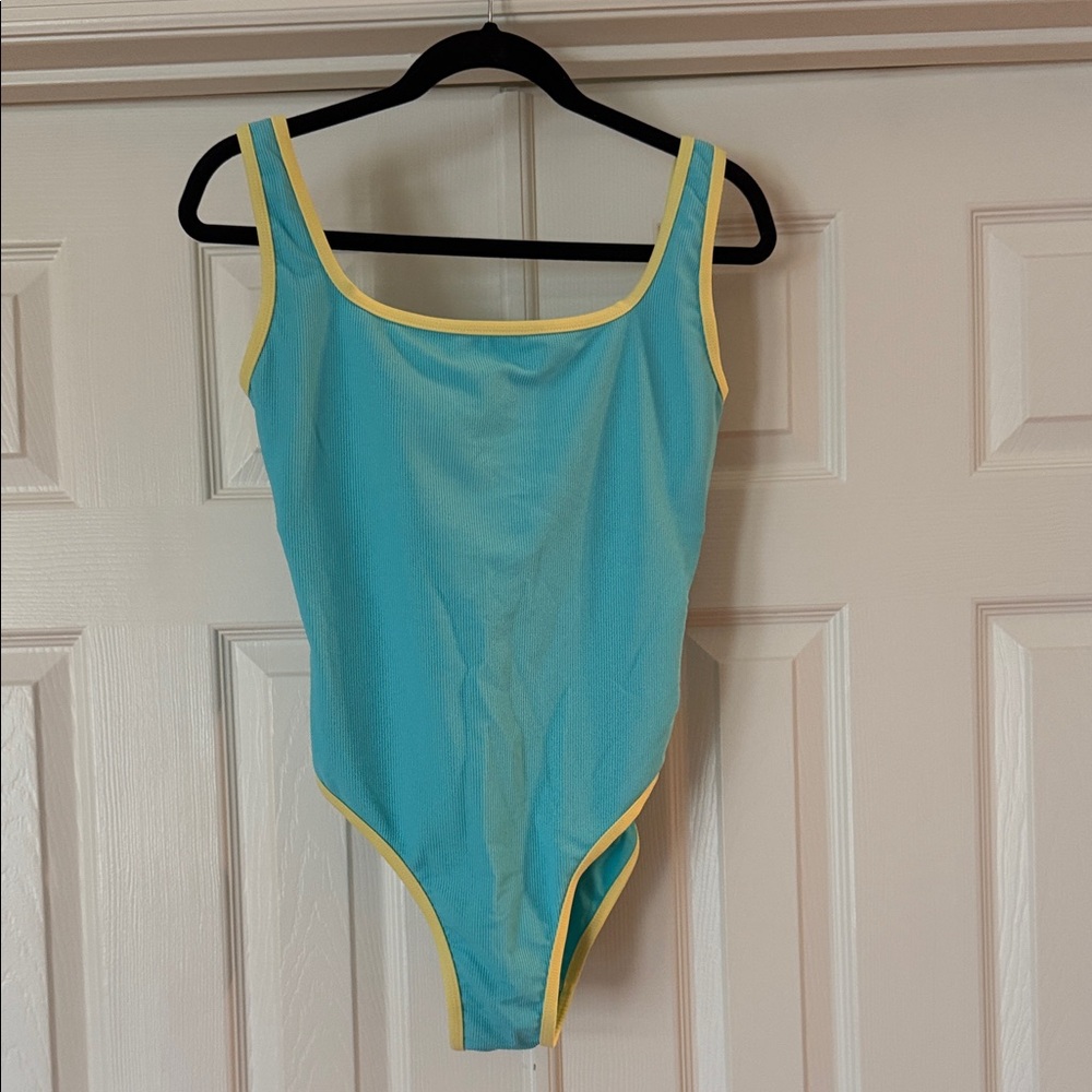 *NWOT* LainSnow One-Piece Swimsuit Aqua with Yellow Trim size L ☀️